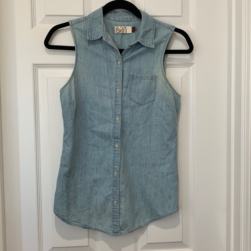 💥3 for $10💥 So Chambray Top